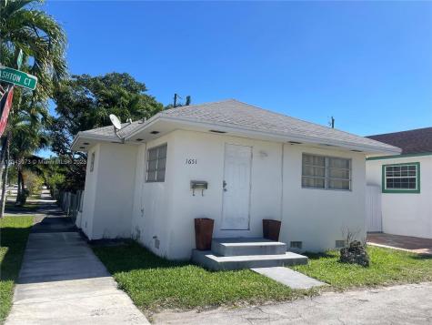 1651 Ashton Court Miami FL 33145