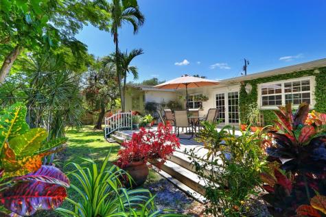 7049 SW 66th Avenue South Miami FL 33143