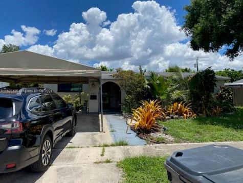 6561 Lincoln Street Hollywood FL 33024