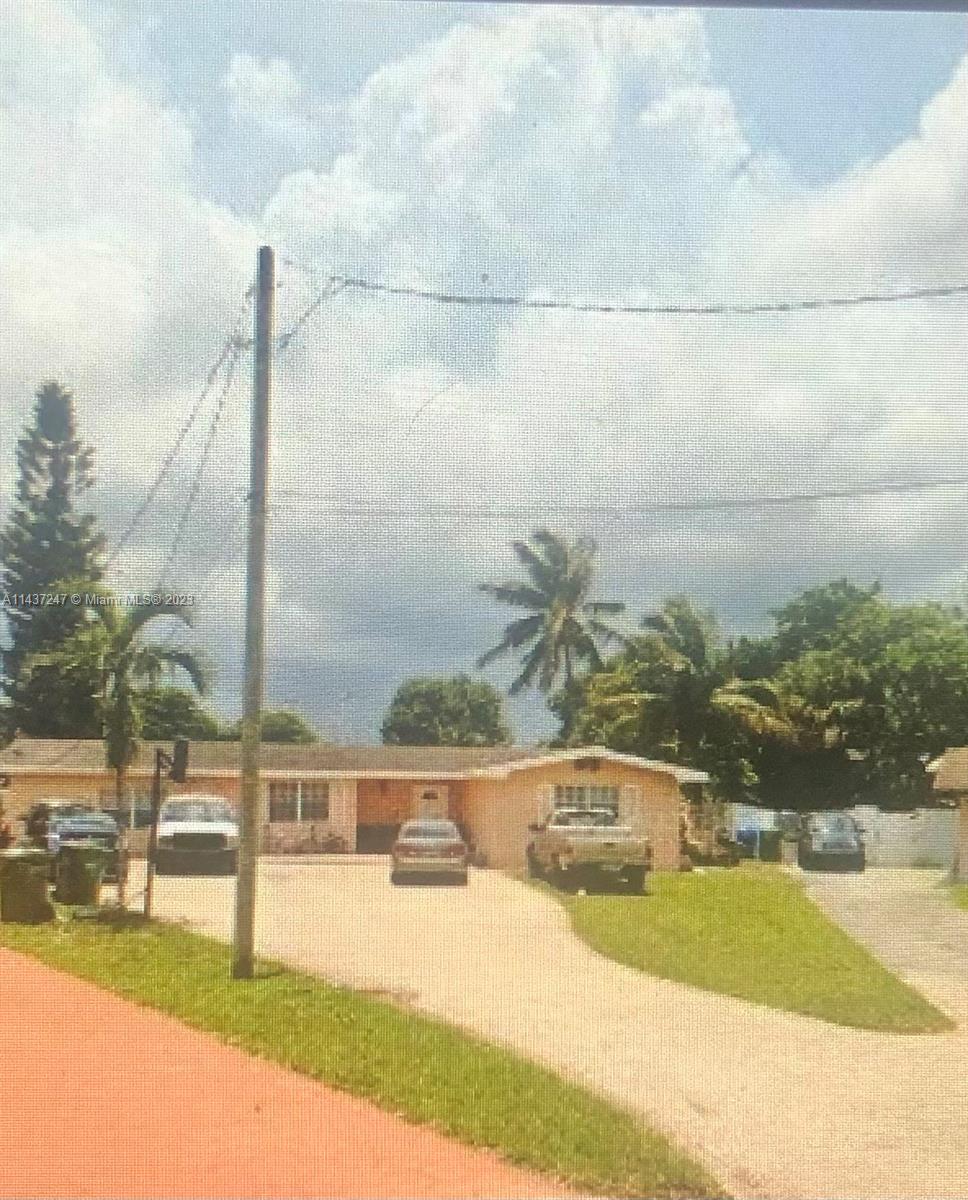 1570 NW 79th Way Pembroke Pines FL 33024