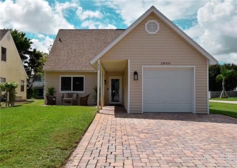 2850 Black Pine Court Lake Worth FL 33462