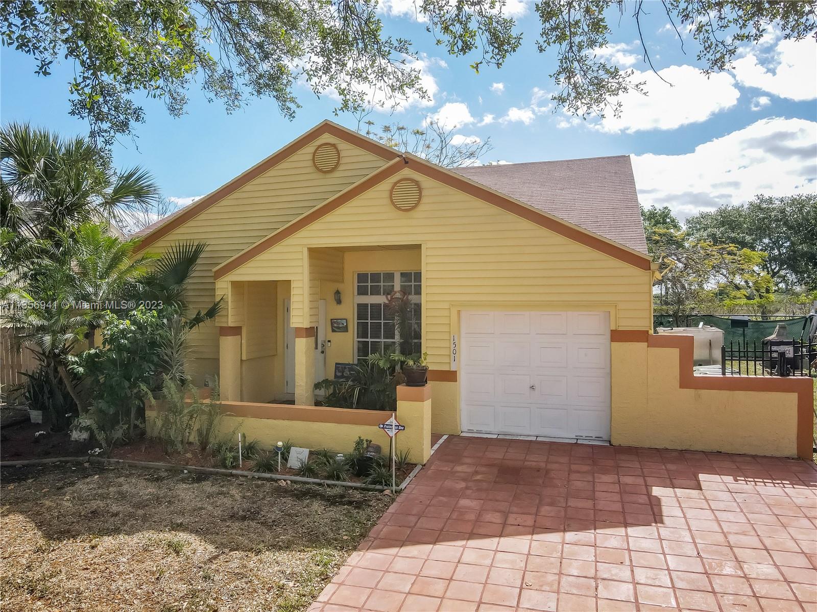 1501 SW 85th Avenue Pembroke Pines FL 33025