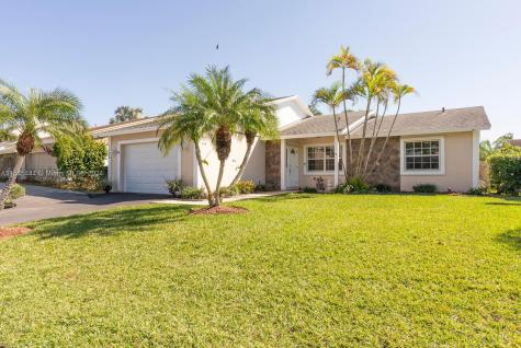 1302 N Fieldlark Lane Homestead FL 33035
