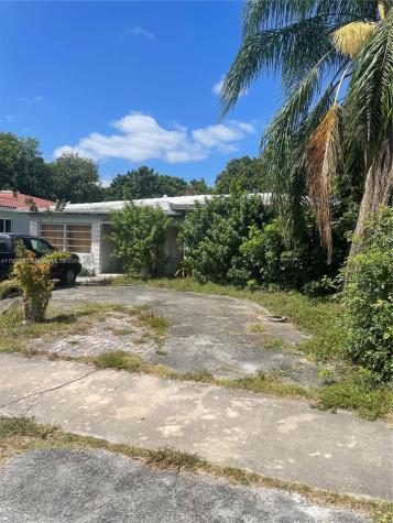 2517 Polk Street Hollywood FL 33020