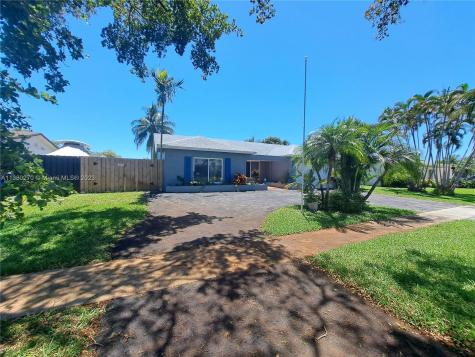 8810 NW 7th Street Pembroke Pines FL 33024