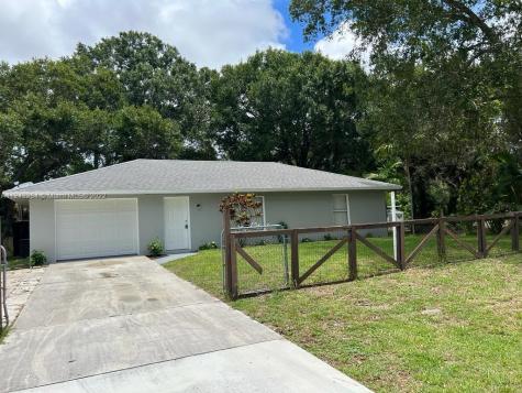 8106 Deland Avenue Fort Pierce FL 34951