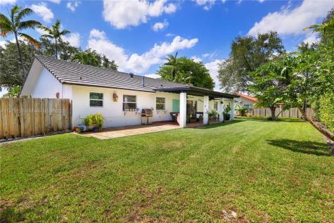 10605 SW 79th Place Miami FL 33156
