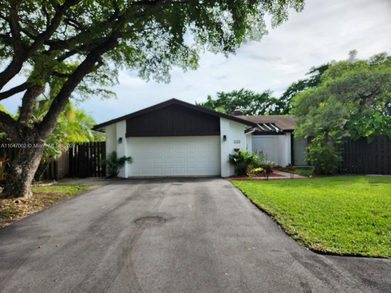 10940 SW 135th Court Circle Miami FL 33186