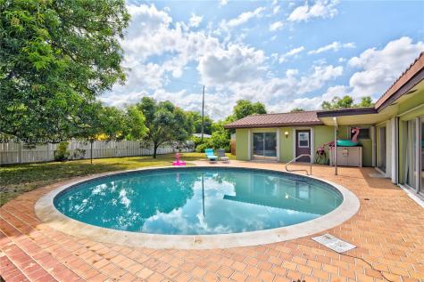 320 SW 55th Avenue Plantation FL 33317