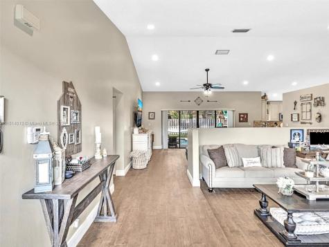 4644 NW 59th Way Coral Springs FL 33067