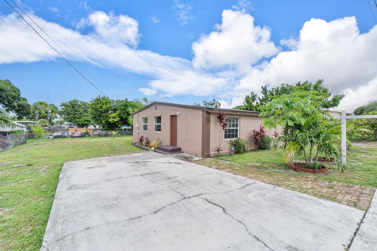 1324 W 35th Street Riviera Beach FL 33404