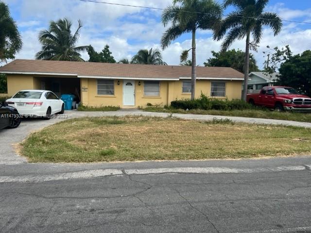 143 SE 27th Way Boynton Beach FL 33435