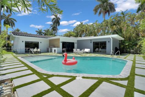 7531 Center Bay Drive North Bay Village FL 33141