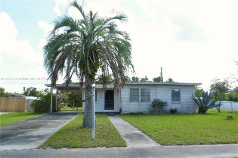 885 Halstead Street Deltona FL 32725