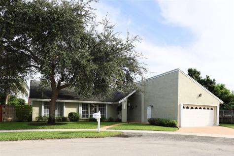 9315 SW 172nd Terrace Palmetto Bay FL 33157