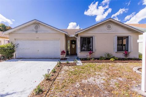 1020 SW 87th Terrace Pembroke Pines FL 33025