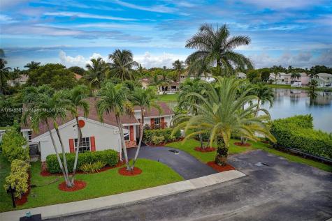 1001 Meadowwood Terrace Davie FL 33325