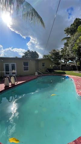 3193 NW 39th Court Lauderdale Lakes FL 33309