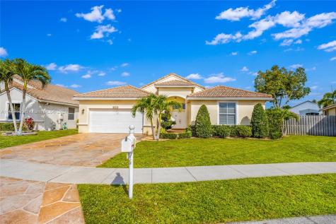 9325 Cove Point Circle Boynton Beach FL 33472