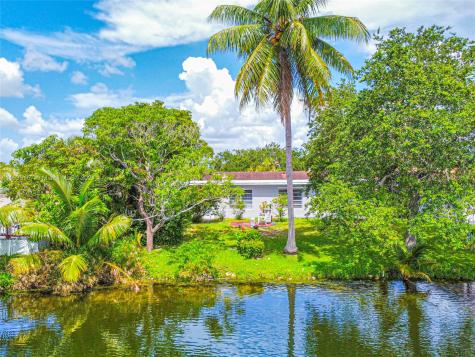 611 NW 96th Terrace Pembroke Pines FL 33024