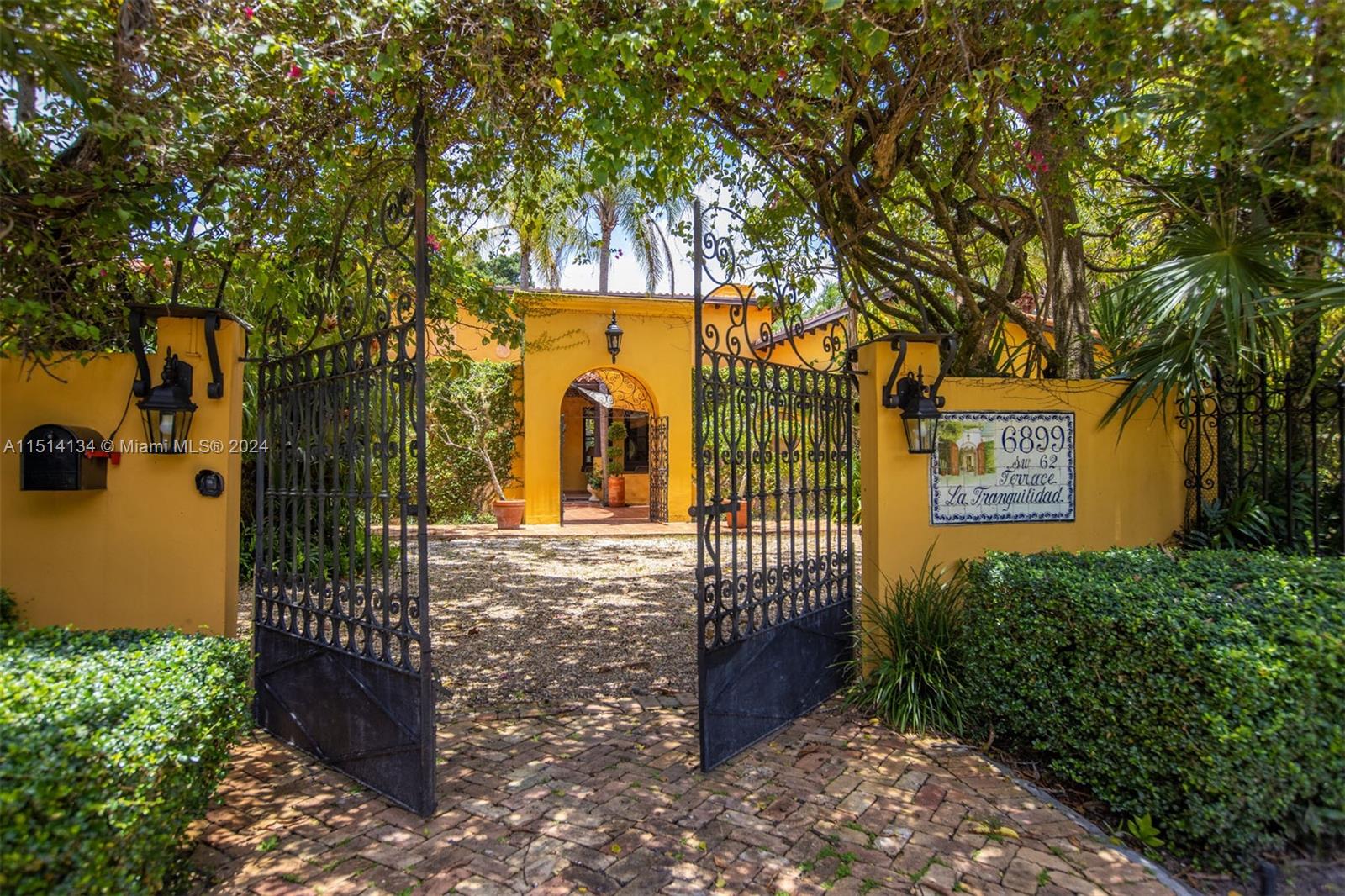 6899 SW 62nd Terrace South Miami FL 33143