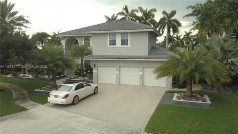 1324 SW 173rd Way Pembroke Pines FL 33029