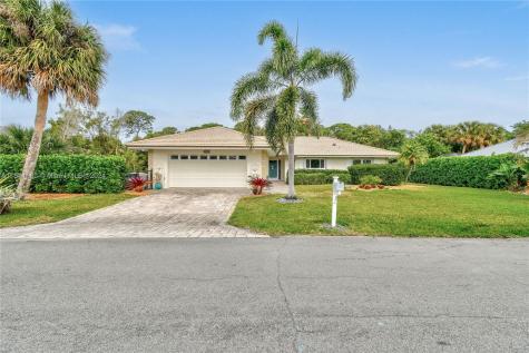 8605 SE Gulfstream Place Hobe Sound FL 33455