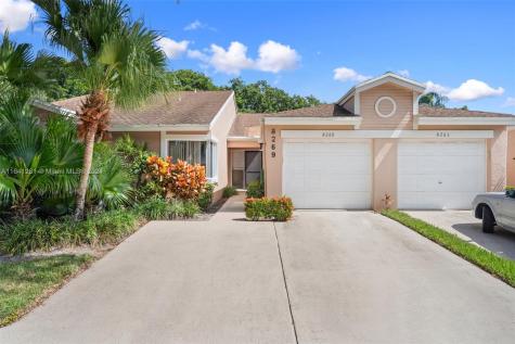 8269 Springtree Road Boca Raton FL 33496