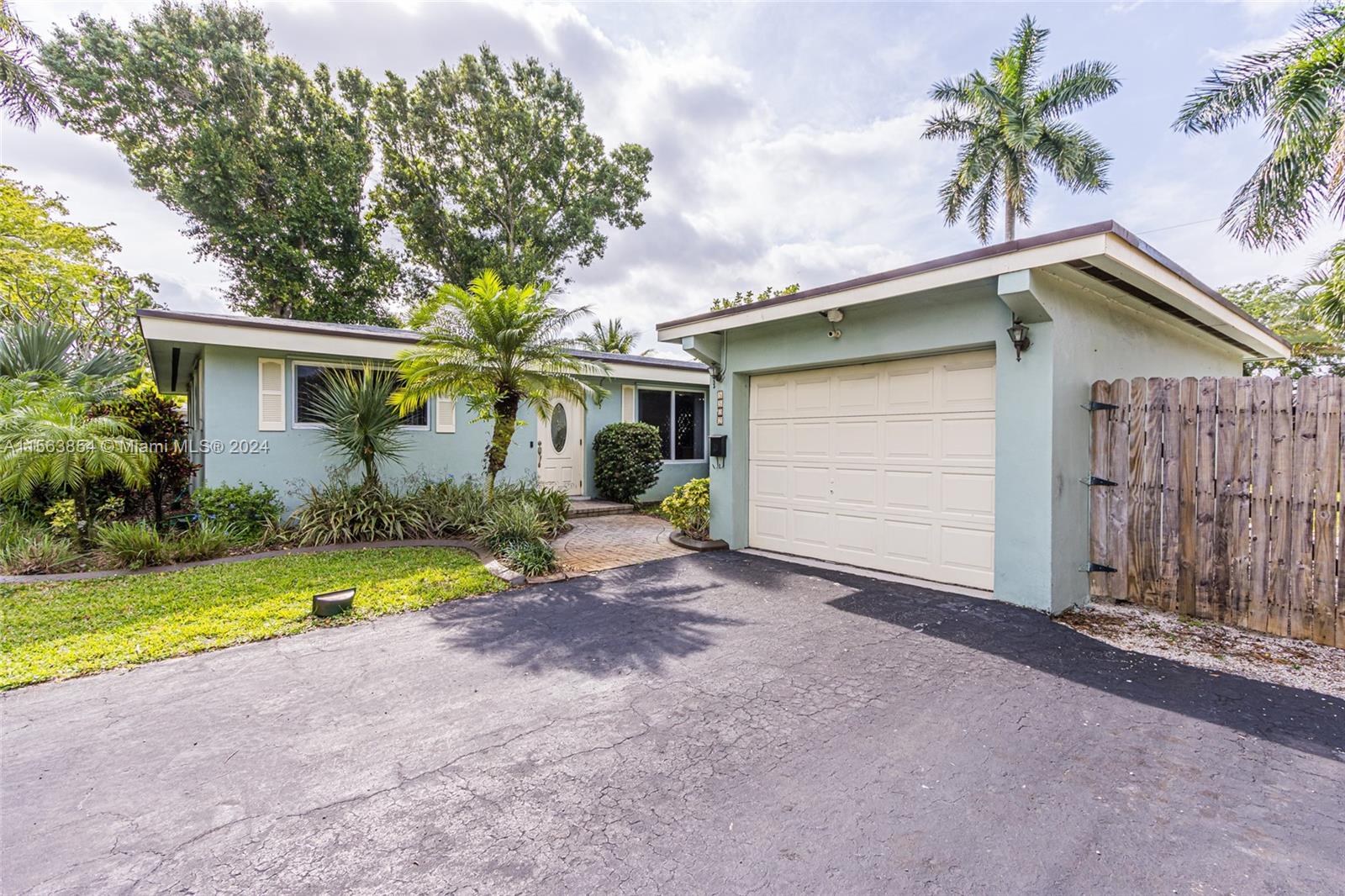 5502 SW 1st Street Plantation FL 33317
