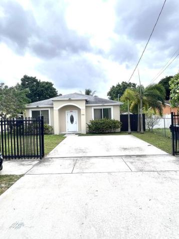 828 NW 118th Street Miami FL 33168