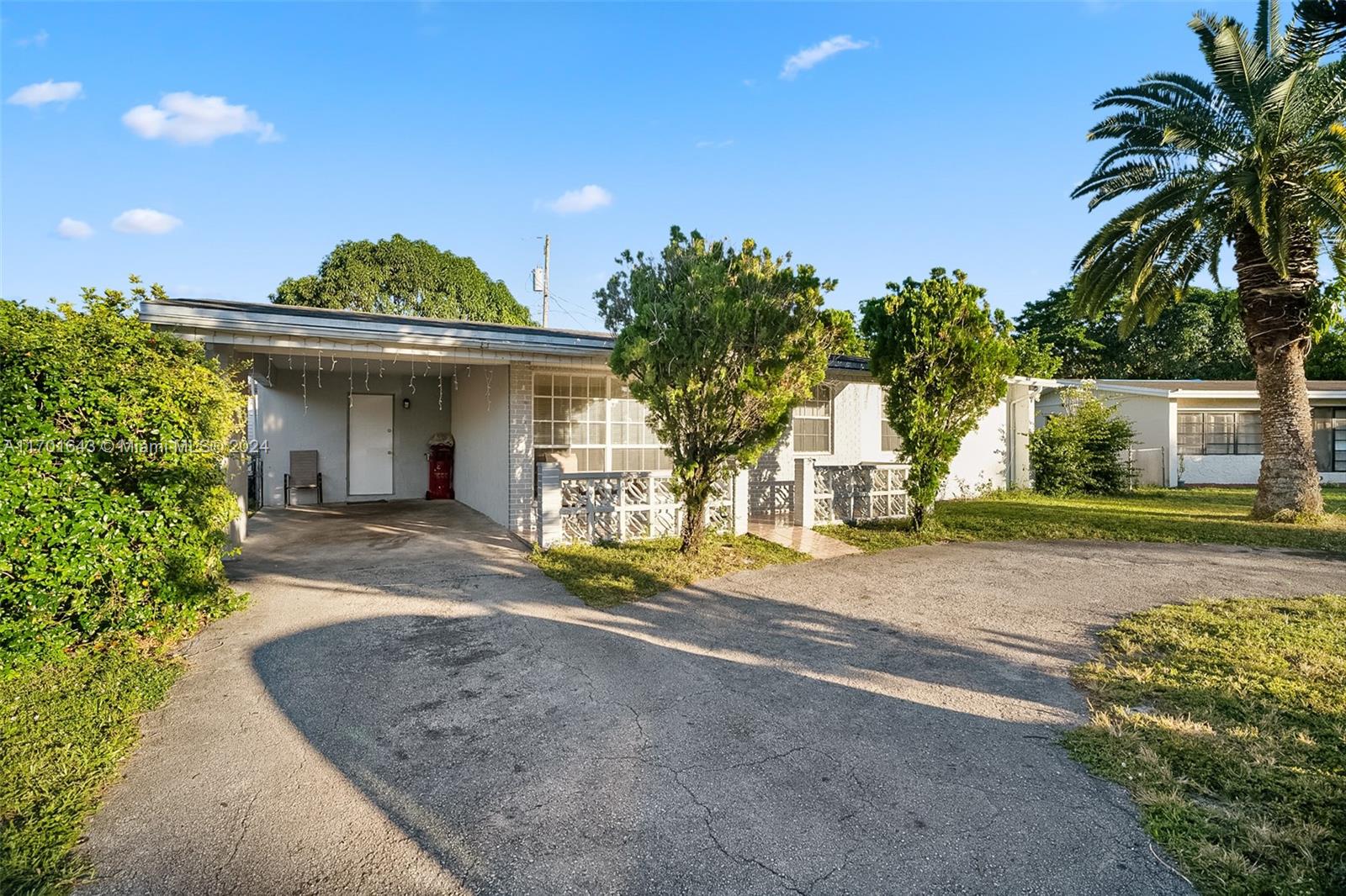 2910 NW 44th Avenue Lauderdale Lakes FL 33313