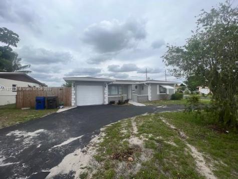3651 NW 27th Court Lauderdale Lakes FL 33311