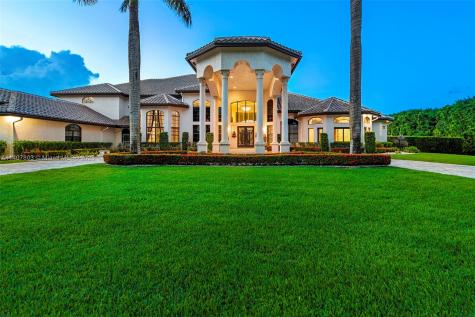 7401 Peppertree Circle S Davie FL 33314