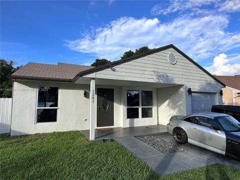 1241 SW 86th Avenue Pembroke Pines FL 33025
