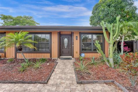 2320 Poinsetta Court Pembroke Pines FL 33026