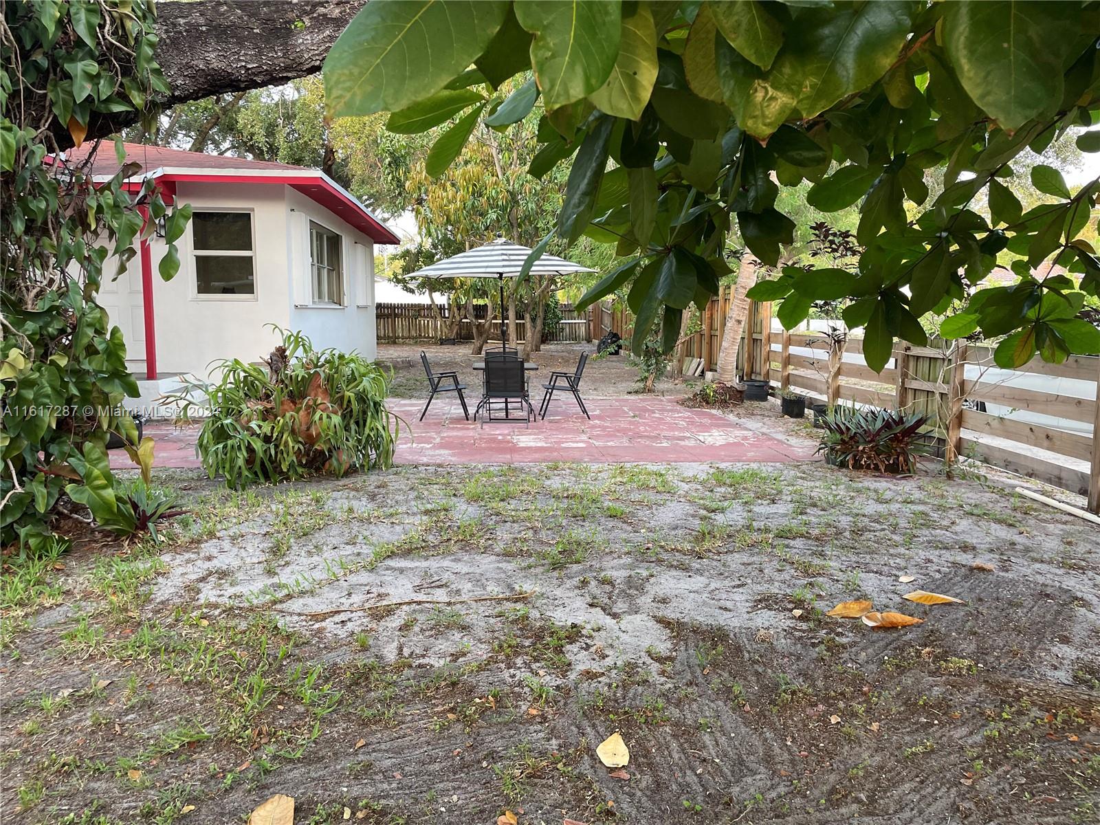 905 NE 129th Street North Miami FL 33161