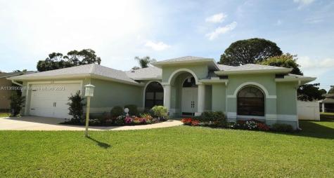 1632 SE Grapeland Avenue Port St. Lucie FL 34952