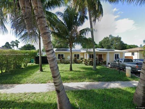 17520 NE 8th Place Miami FL 33162