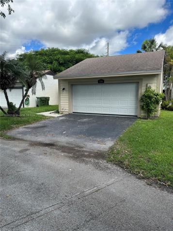 1316 N Quetzal Court Homestead FL 33035