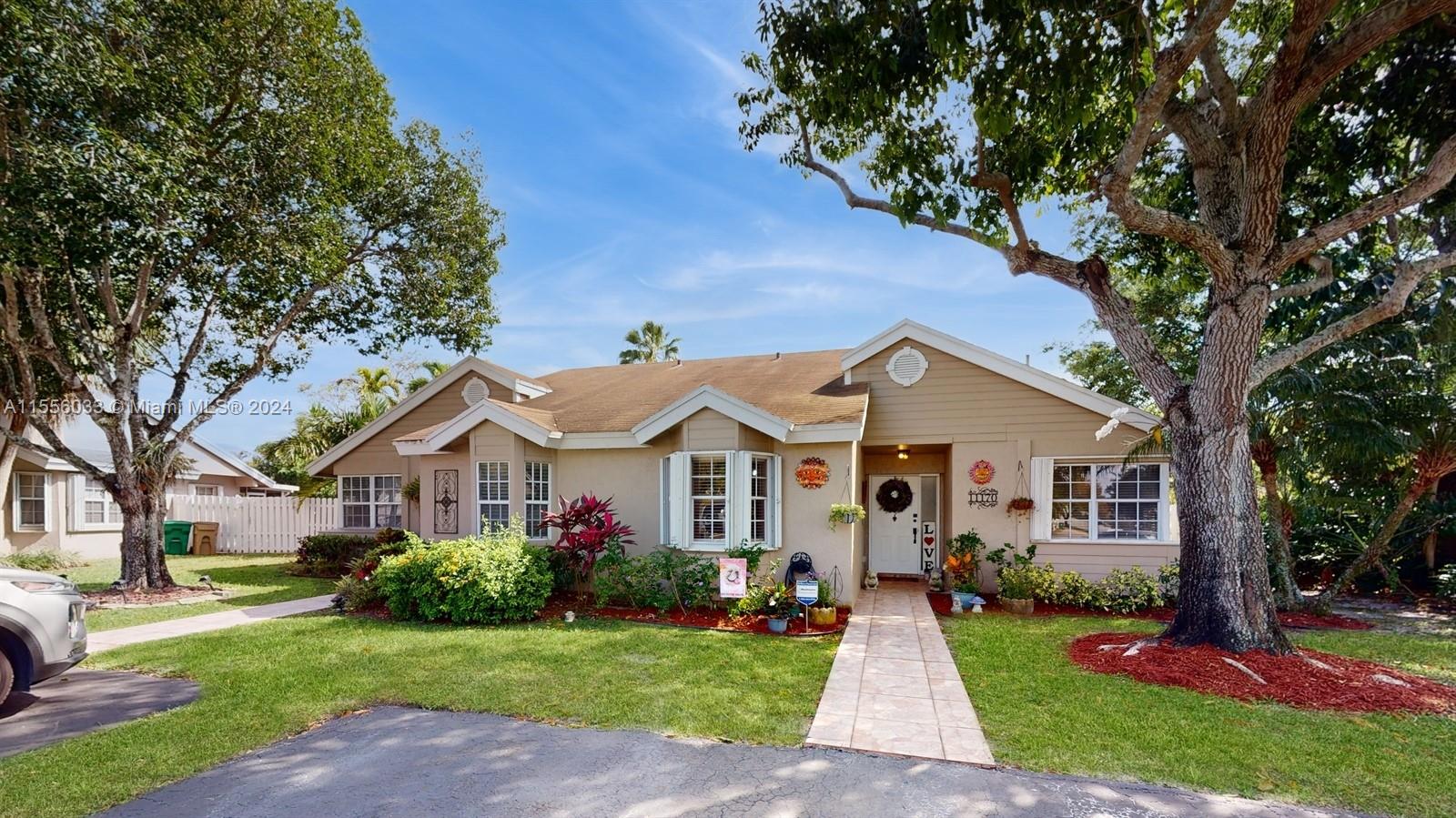 11170 SW 11th Place Davie FL 33324