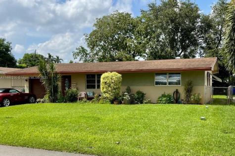 8221 NW 15th Street Pembroke Pines FL 33024