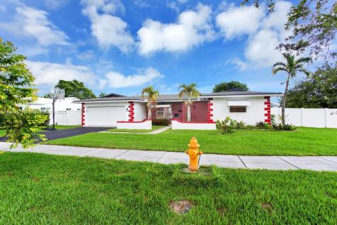 18945 SW 95th Avenue Cutler Bay FL 33157