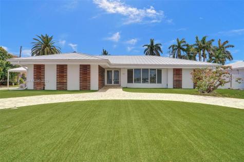 700 S Southlake Drive Hollywood FL 33019