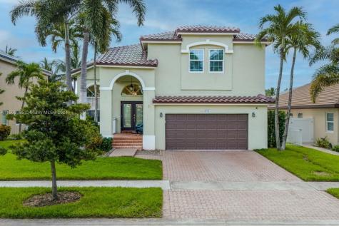 1041 NW 185th Avenue Pembroke Pines FL 33029