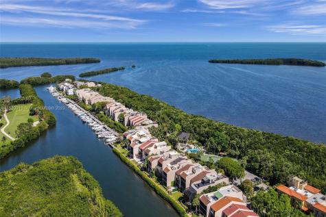 6028 Paradise Point Drive Palmetto Bay FL 33157