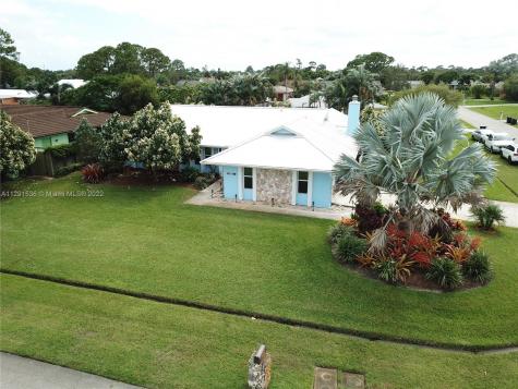 902 SE Brookedge Avenue Port St. Lucie FL 34983