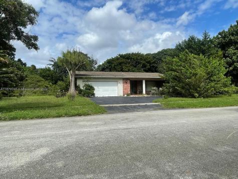 7211 NW 7th Street Plantation FL 33317