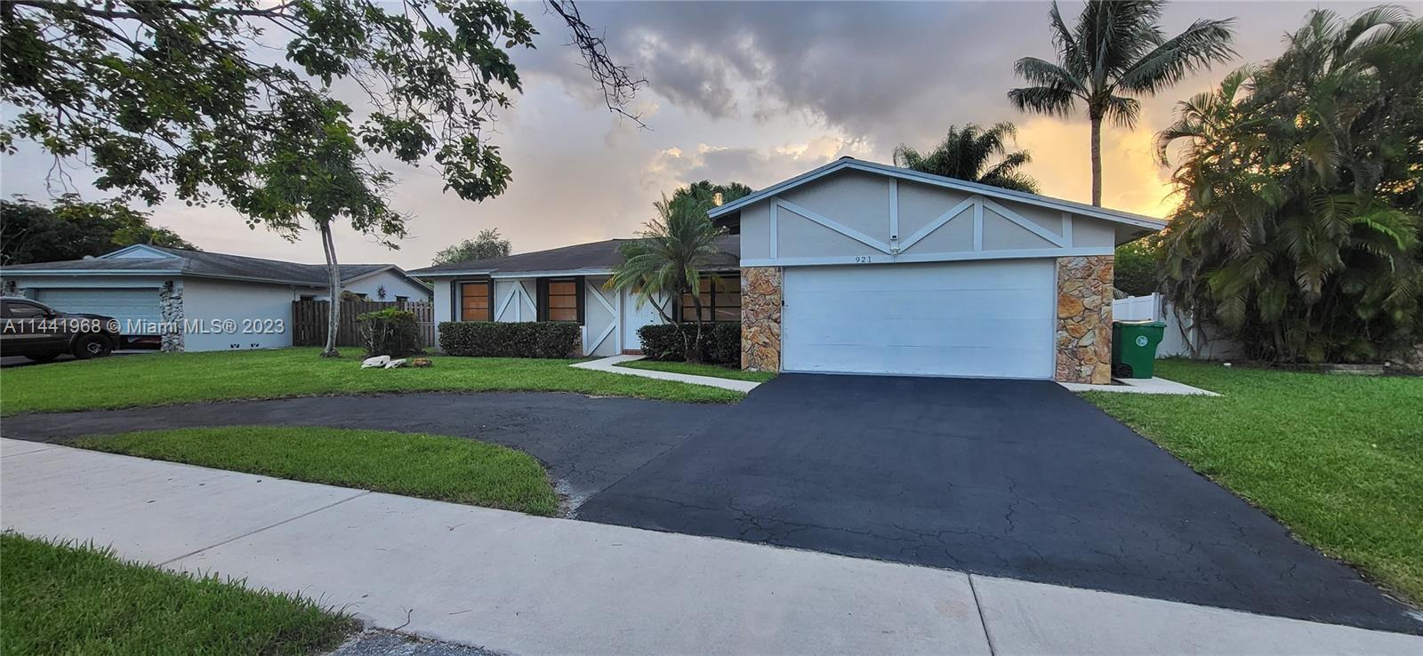 921 SW 129th Way Davie FL 33325