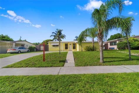 6630 Roosevelt Street Hollywood FL 33024