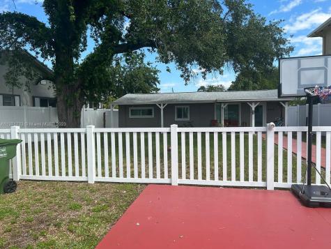 642 SW 2nd Street Hallandale Beach FL 33009